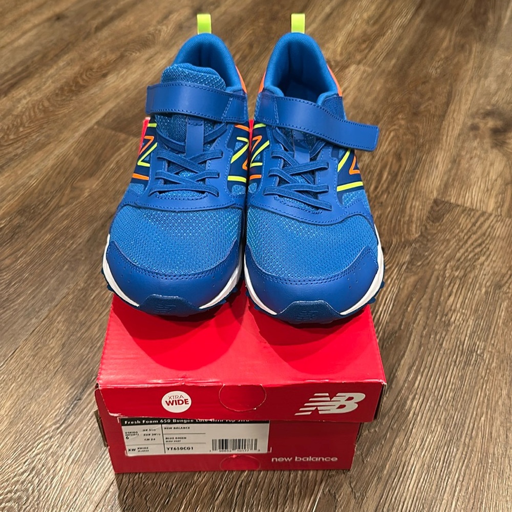 Brand new, new balance 650 Velcro, boys, 6xw, never worn, original box